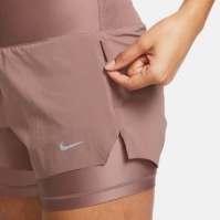 Pantaloni scurti Nike Dri-FIT Swift Mid-Rise 3 2-in-1 pentru femei gri mov