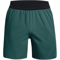 Pantaloni scurti Under Armour Peak Woven verde