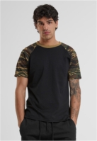 Tricouri casual in doua culori pentru barbati negru camuflaj Urban Classics