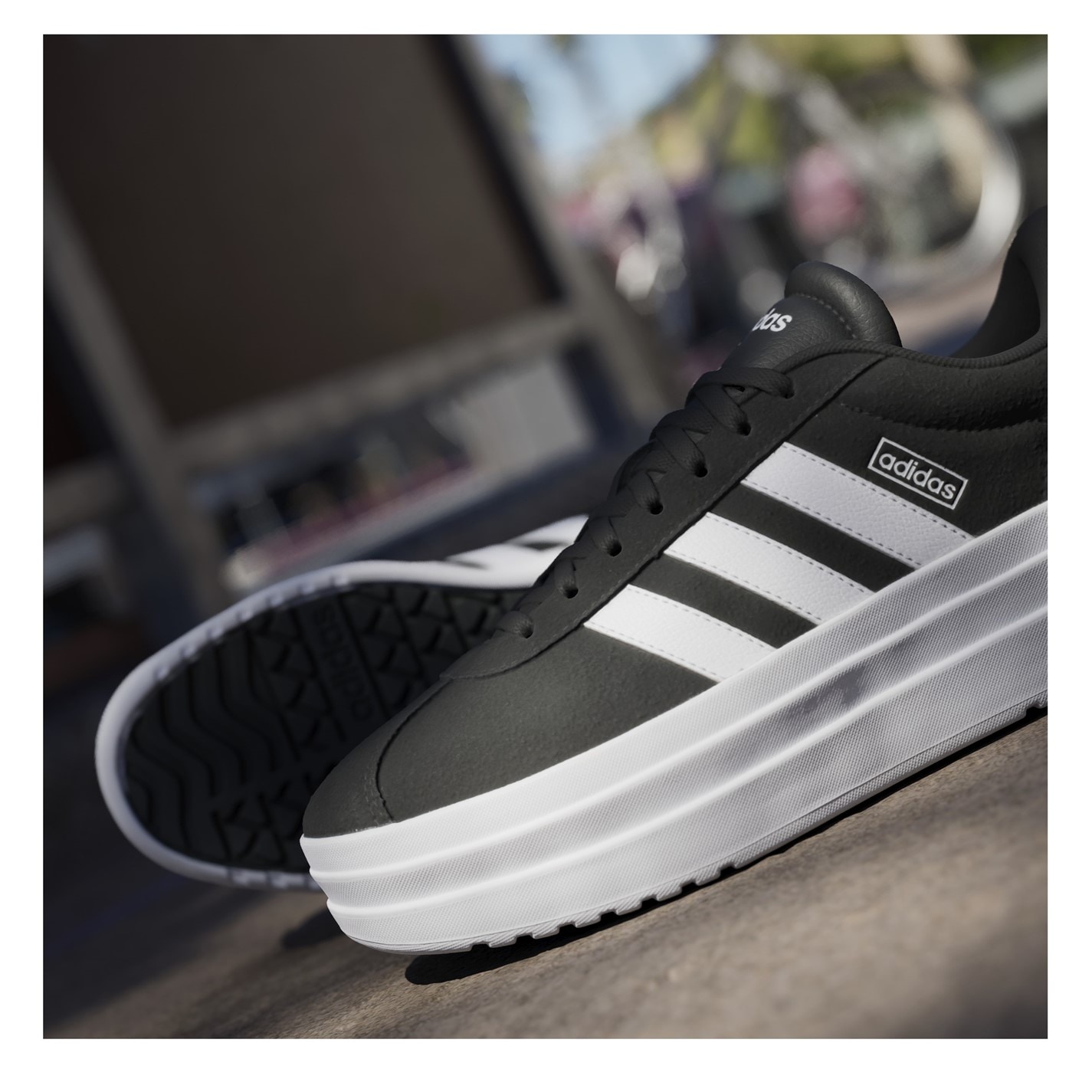 Adidasi sport adidas VL Court Bold pentru femei negru alb