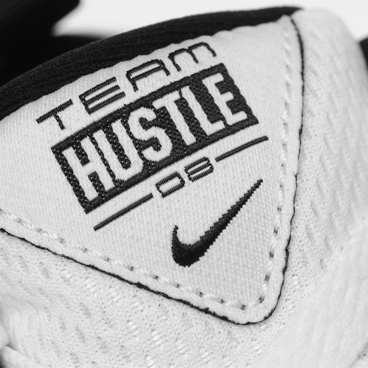 Adidasi pentru Baschet Nike Team Hustle D8 pentru baietei alb negru