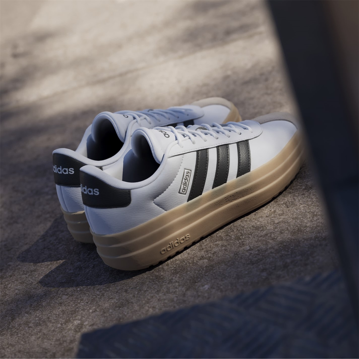 Adidasi sport adidas VL Court Bold pentru femei alb negru gum