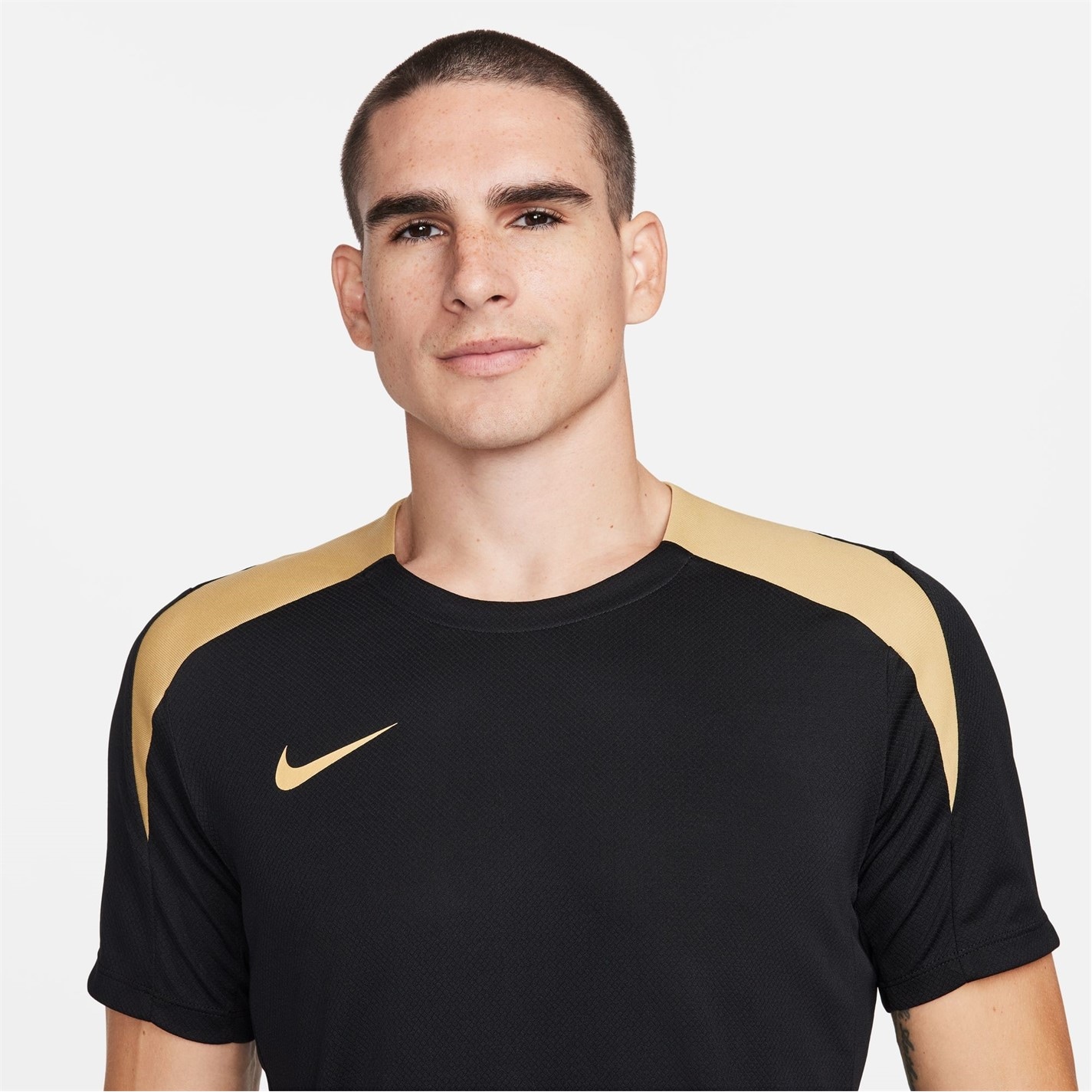 Bluza fotbal Nike Strike Dri-FIT maneca scurta Global pentru Barbati negru auriu