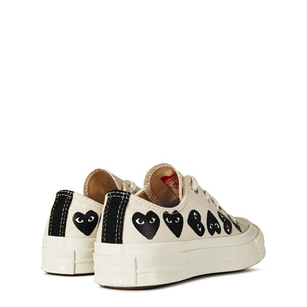 COMME DES GARCONS PLAY Multi Hearts-Print Low-Top Sneakers bej