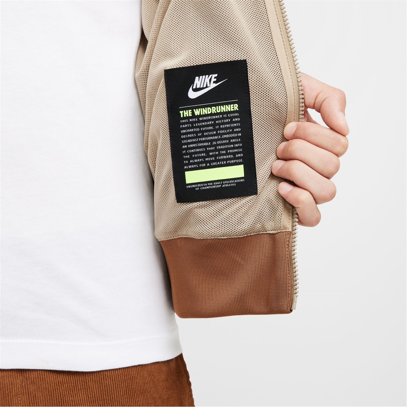 Jacheta Geaca pentru vant Nike Sportswear cu gluga pentru Barbati bej kaki