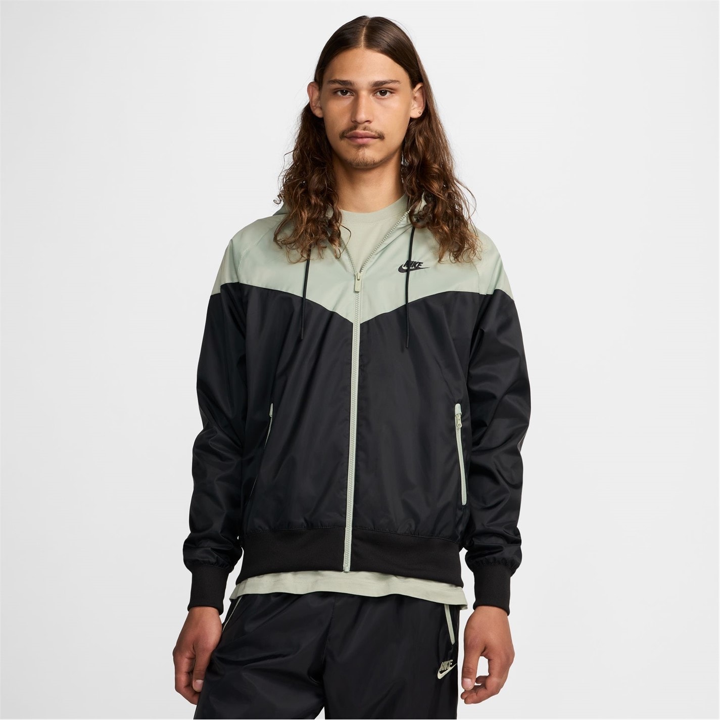 Jacheta Geaca pentru vant Nike Sportswear cu gluga pentru Barbati negru verde