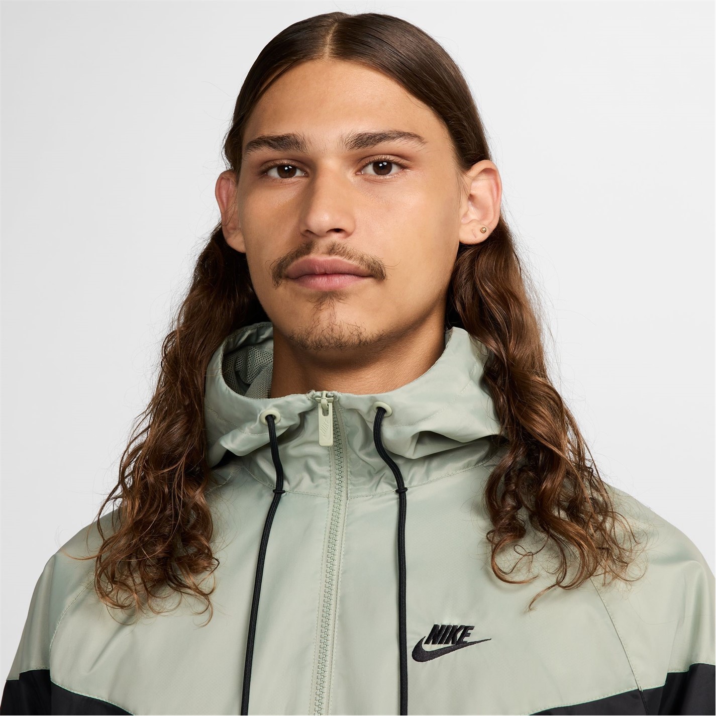 Jacheta Geaca pentru vant Nike Sportswear cu gluga pentru Barbati negru verde