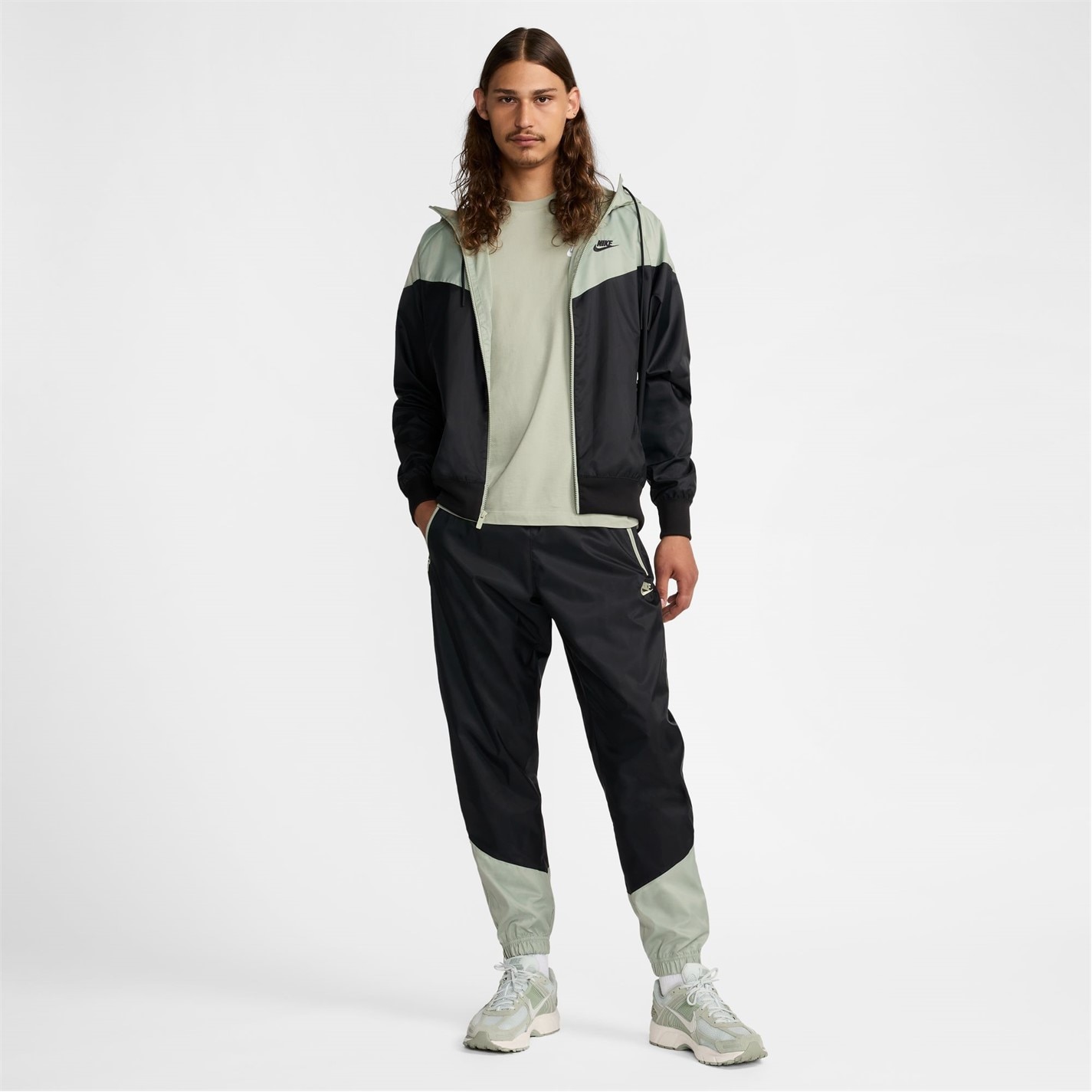 Jacheta Geaca pentru vant Nike Sportswear cu gluga pentru Barbati negru verde