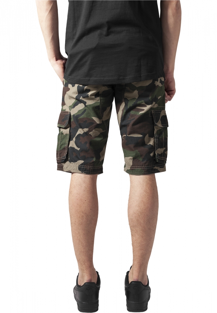 Pantaloni cargo scurti wood camuflaj Urban Classics