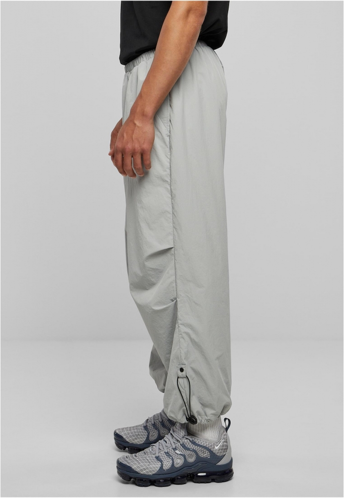 Pantaloni nailon Parachute gri Urban Classics