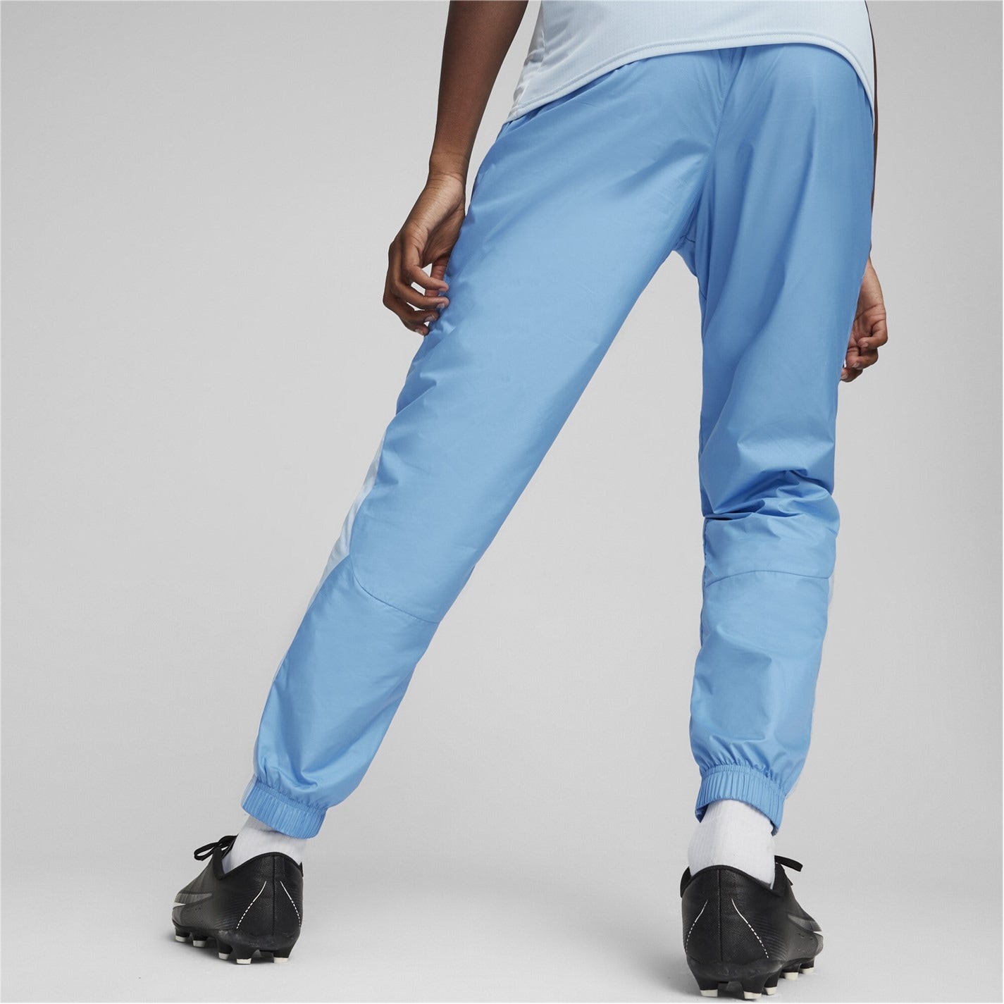 Pantaloni Puma Prematch Woven albastru argintiu