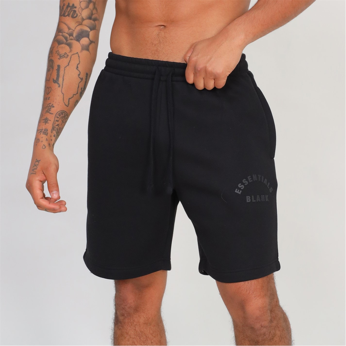 Pantaloni scurti cu imprimeu Blank Essentials Arch HD negru