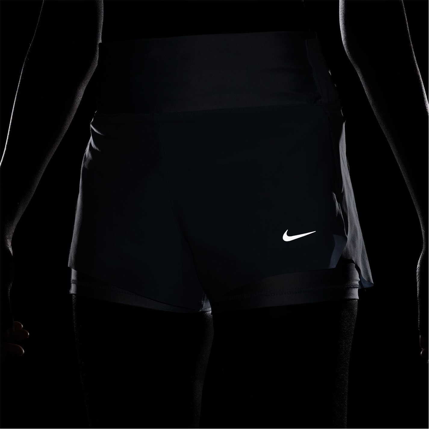 Pantaloni scurti Nike Dri-FIT Swift Mid-Rise 3 2-in-1 pentru femei deschis armoury albastru reflective