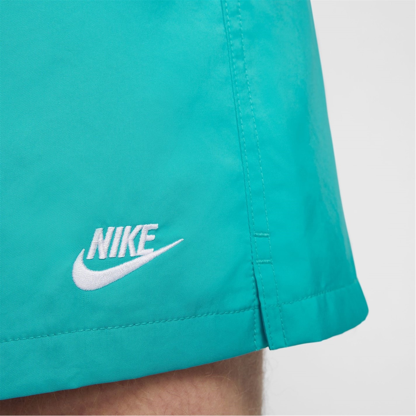 Pantaloni scurti Nike Sportswear Essentials Woven Flow pentru Barbati albastru alb