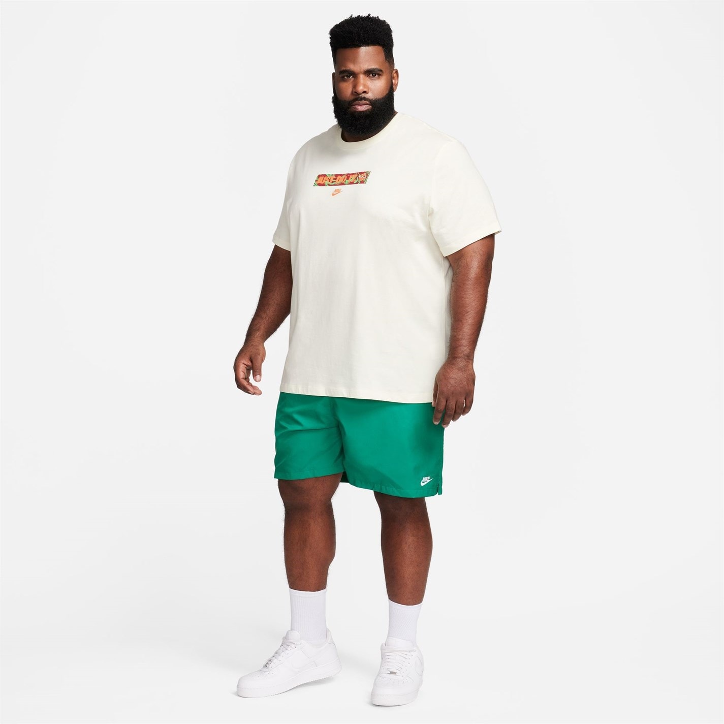 Pantaloni scurti Nike Sportswear Essentials Woven Flow pentru Barbati verde alb