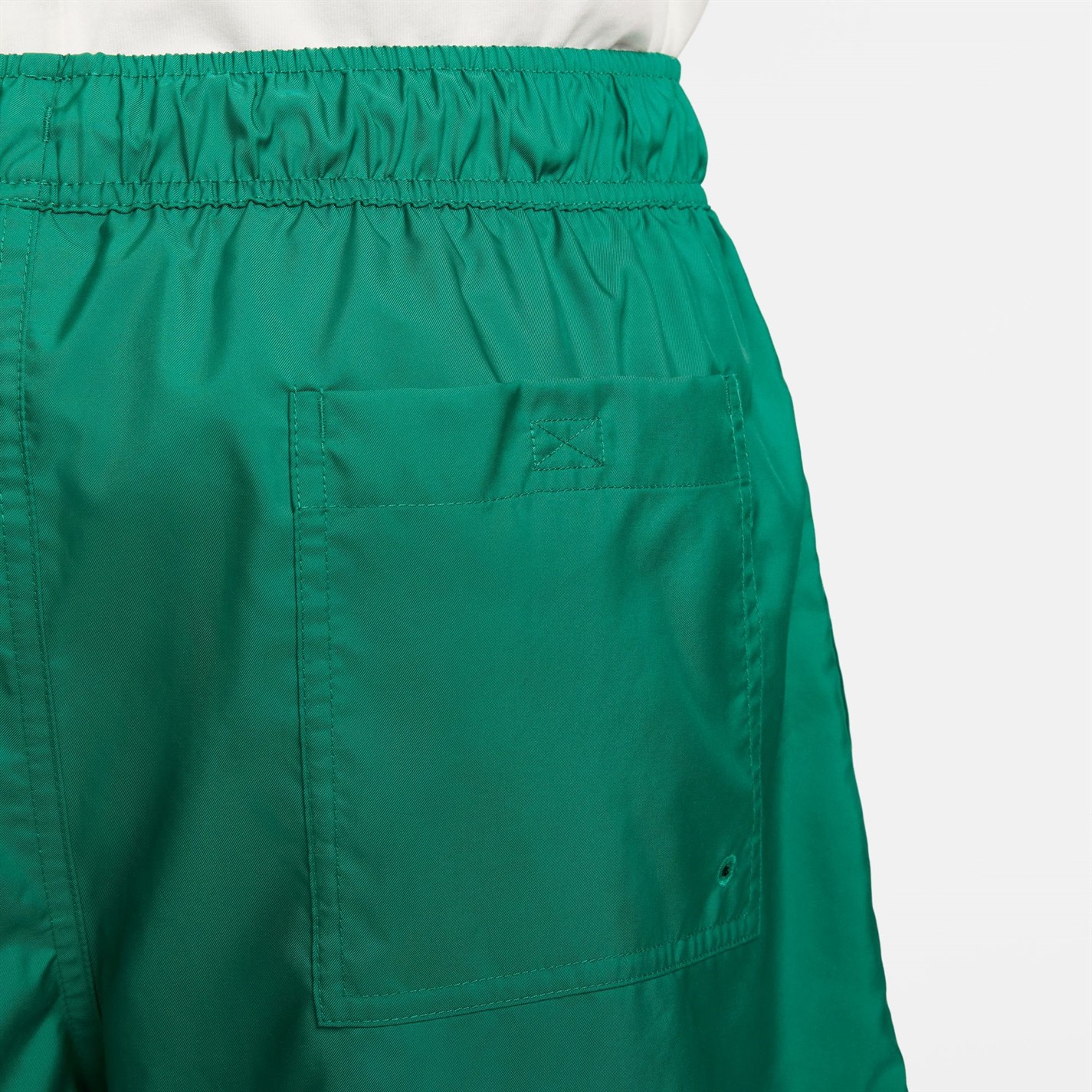 Pantaloni scurti Nike Sportswear Essentials Woven Flow pentru Barbati verde alb