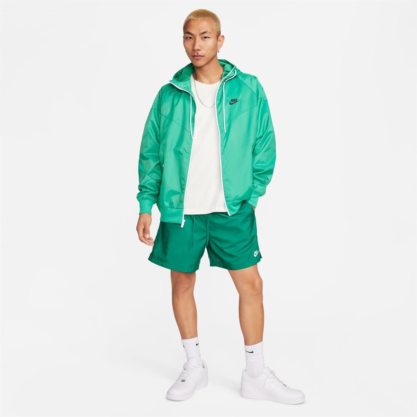 Pantaloni scurti Nike Sportswear Essentials Woven Flow pentru Barbati verde alb