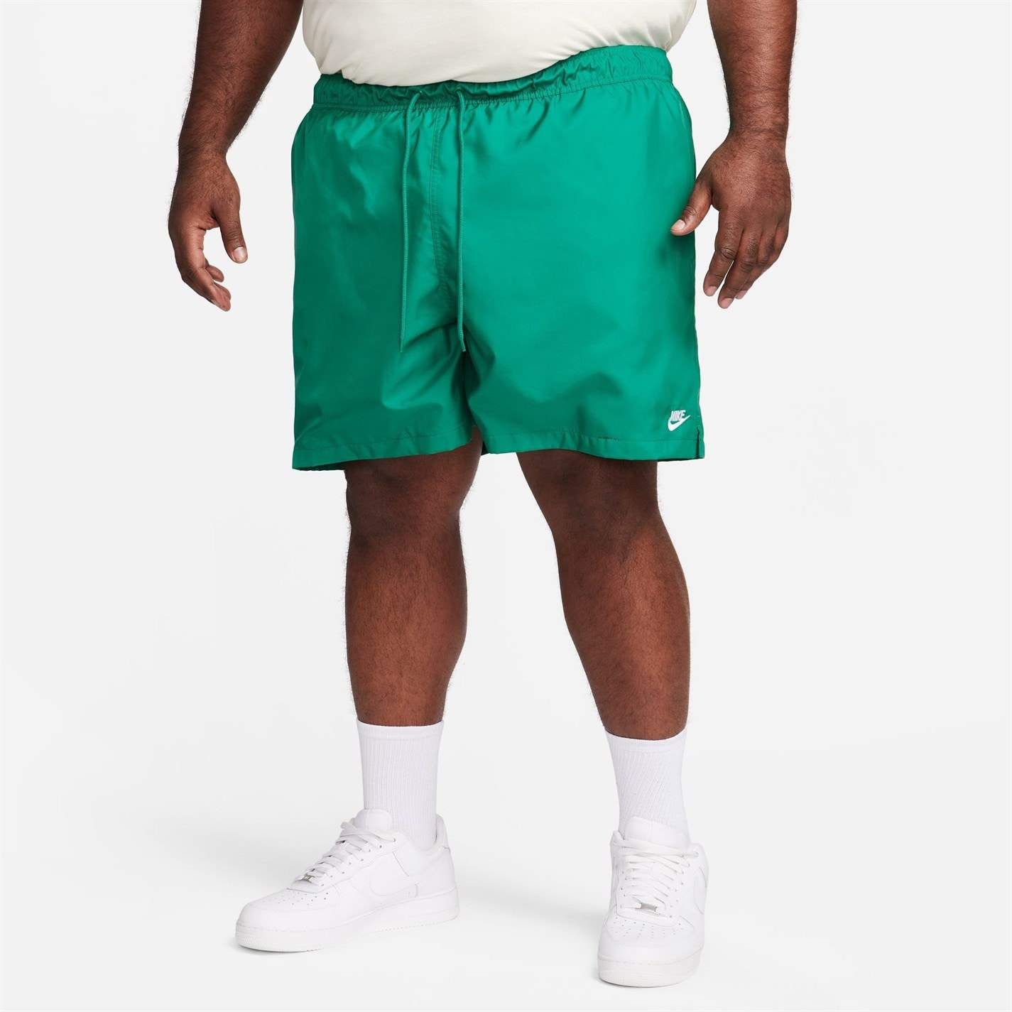 Pantaloni scurti Nike Sportswear Essentials Woven Flow pentru Barbati verde alb