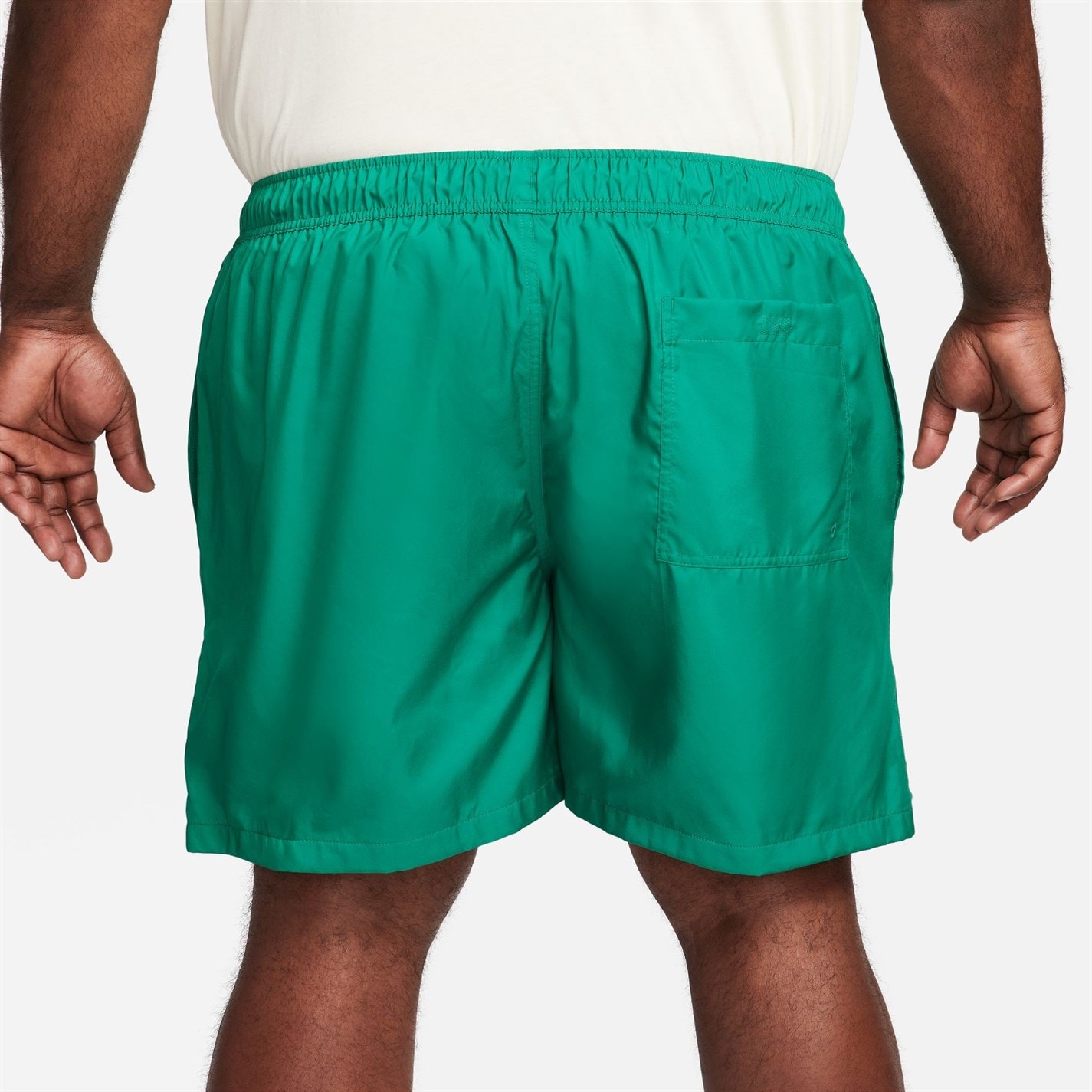 Pantaloni scurti Nike Sportswear Essentials Woven Flow pentru Barbati verde alb