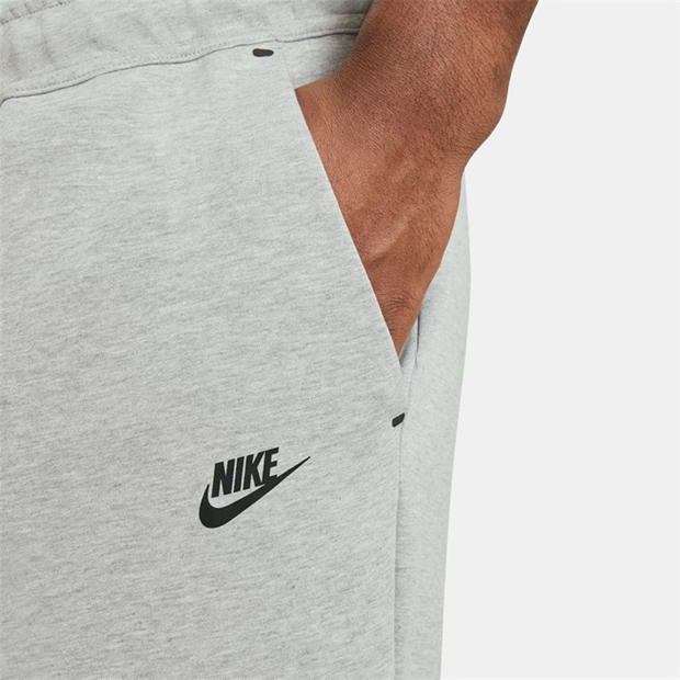 Pantaloni scurti pentru barbati Nike Sportswear Tech inchis gri deschis