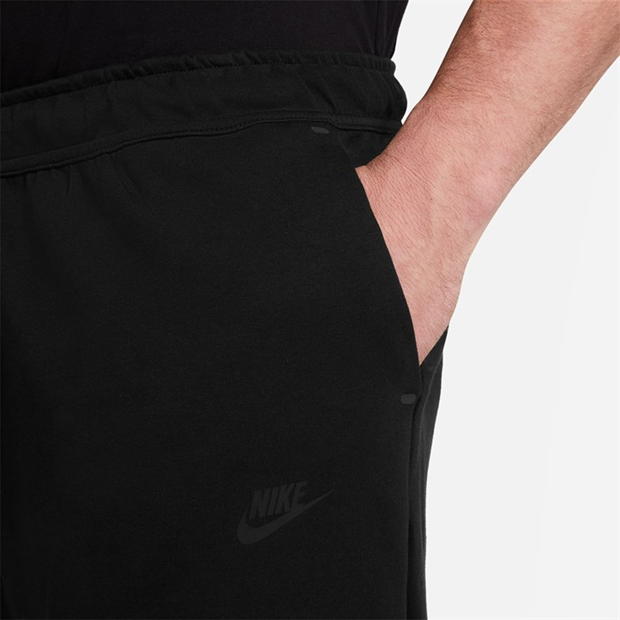 Pantaloni scurti pentru barbati Nike Sportswear Tech negru