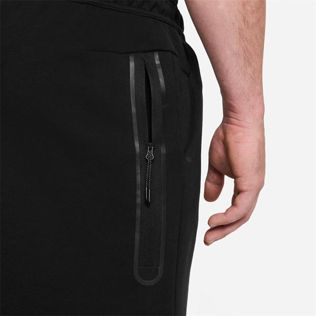 Pantaloni scurti pentru barbati Nike Sportswear Tech negru