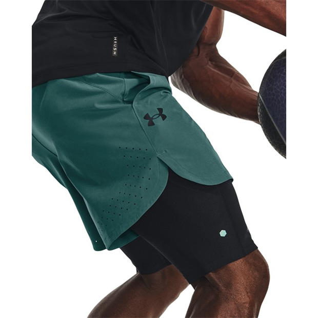 Pantaloni scurti Under Armour Peak Woven verde