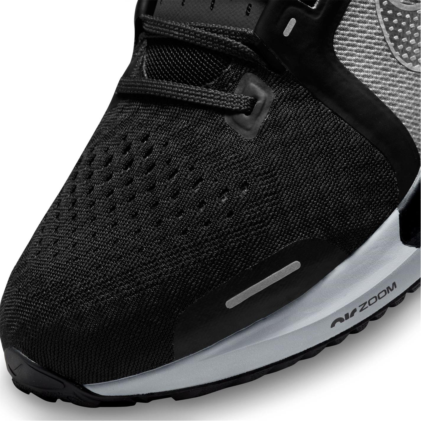 Pantofi Sport Nike Air Zoom Vomero 16 pentru Barbati negru argintiu