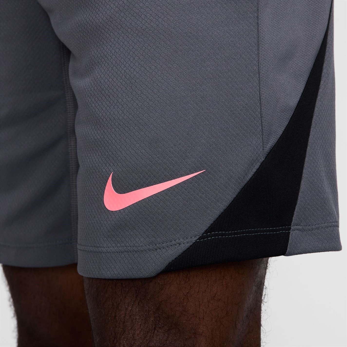 Sort fotbal Nike Strike Dri-FIT Global pentru Barbati gri