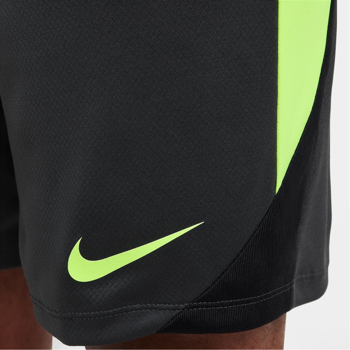 Sort fotbal Nike Strike Dri-FIT Global pentru Barbati gri galben