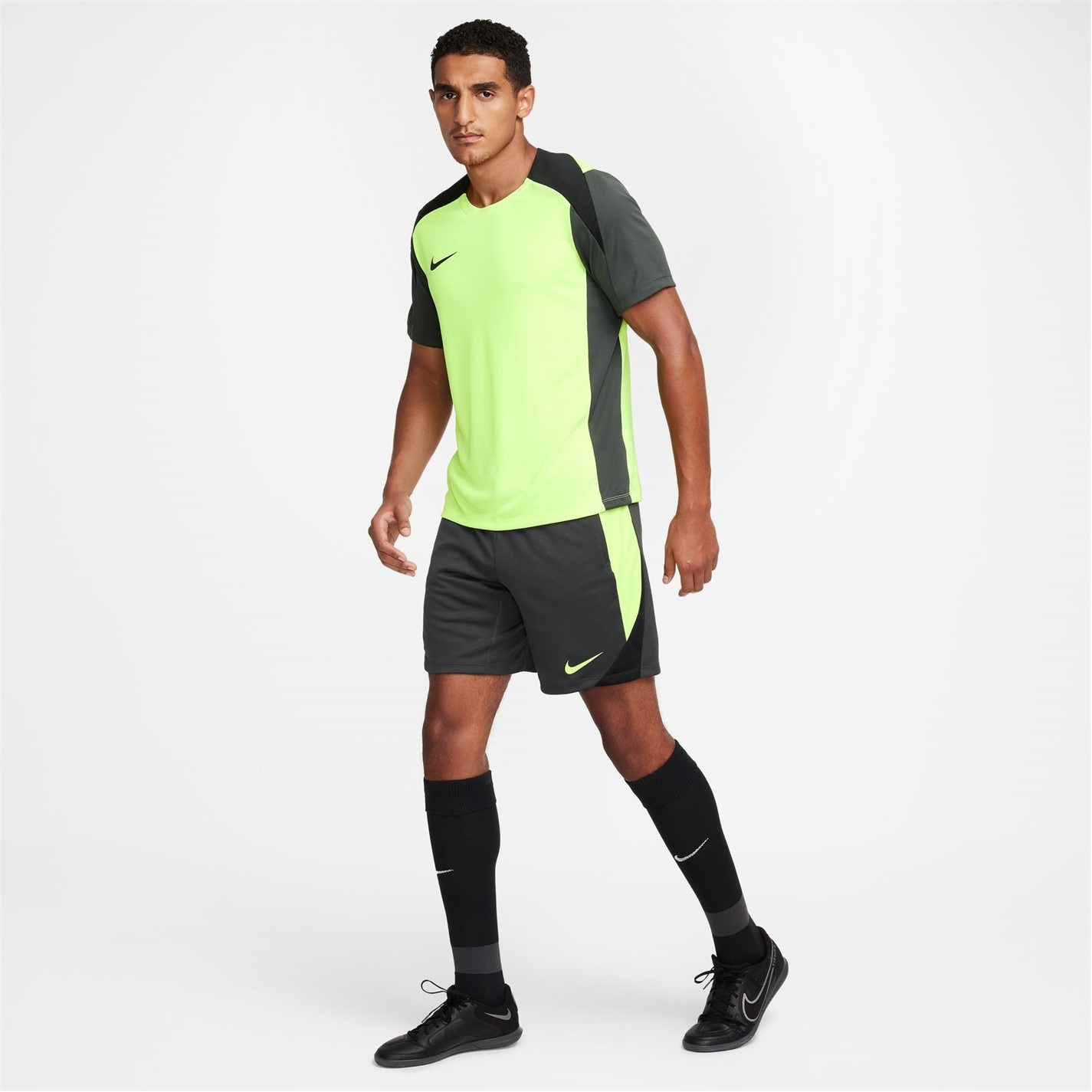 Sort fotbal Nike Strike Dri-FIT Global pentru Barbati gri galben