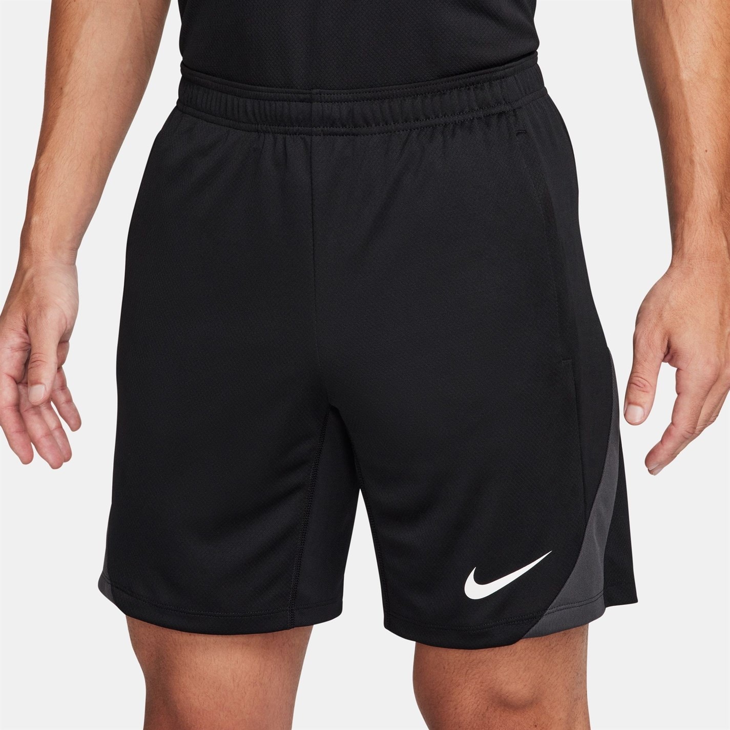 Sort fotbal Nike Strike Dri-FIT Global pentru Barbati negru alb