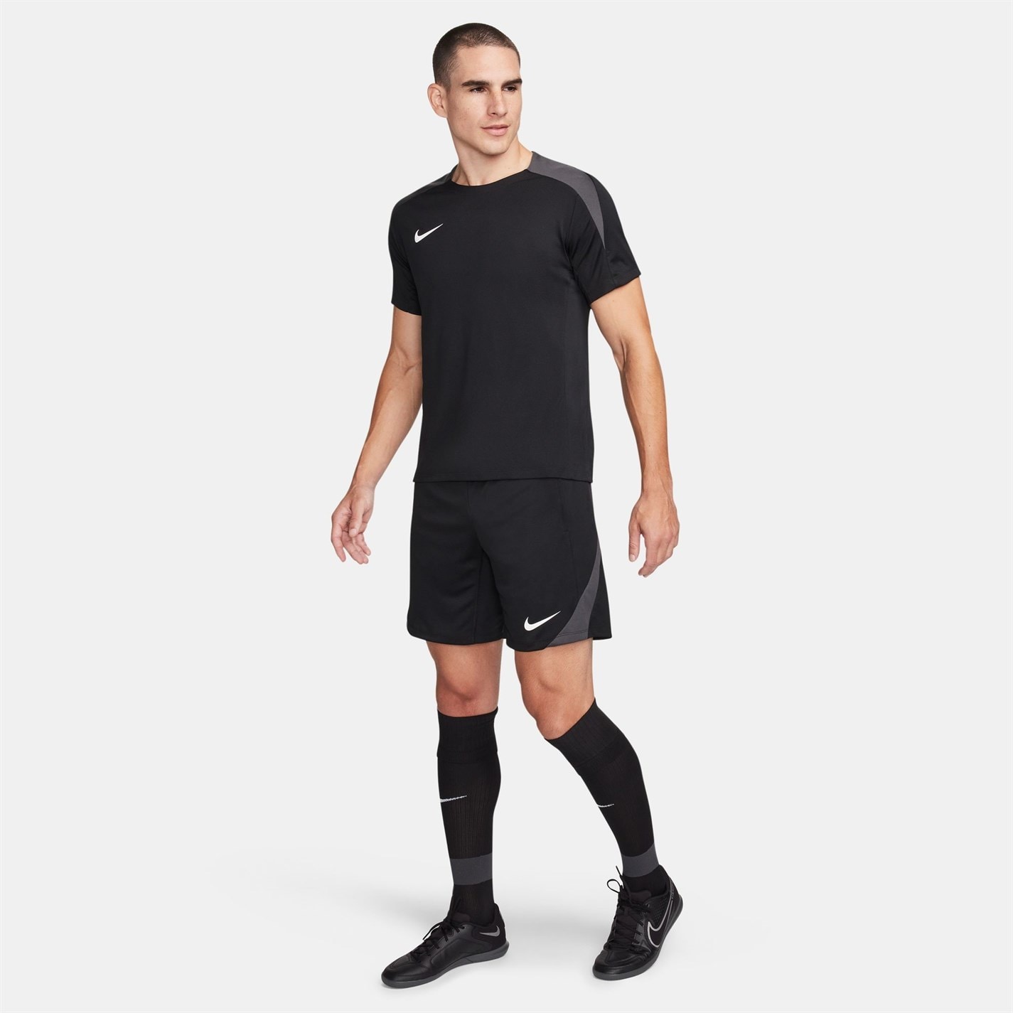 Sort fotbal Nike Strike Dri-FIT Global pentru Barbati negru alb