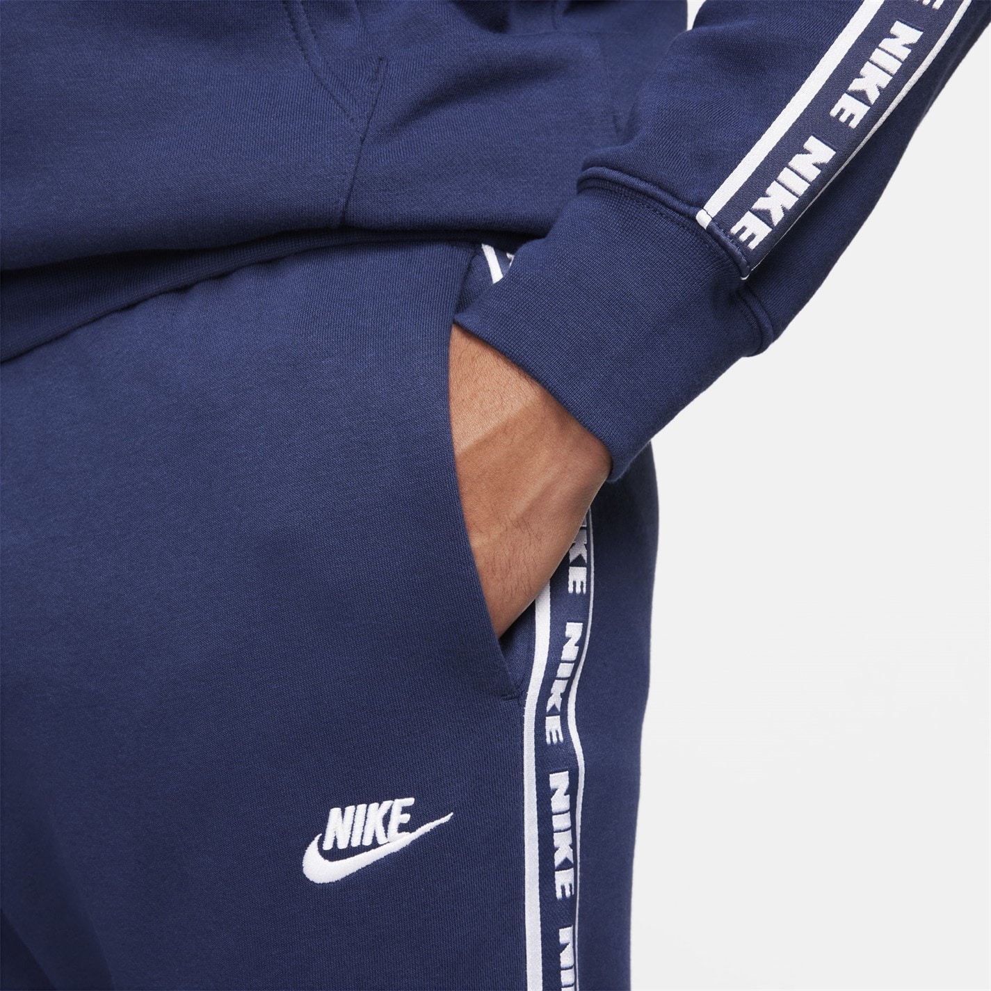 Treninguri Nike Club Fleece imprimeu Graphic cu gluga pentru Barbati bleumarin alb