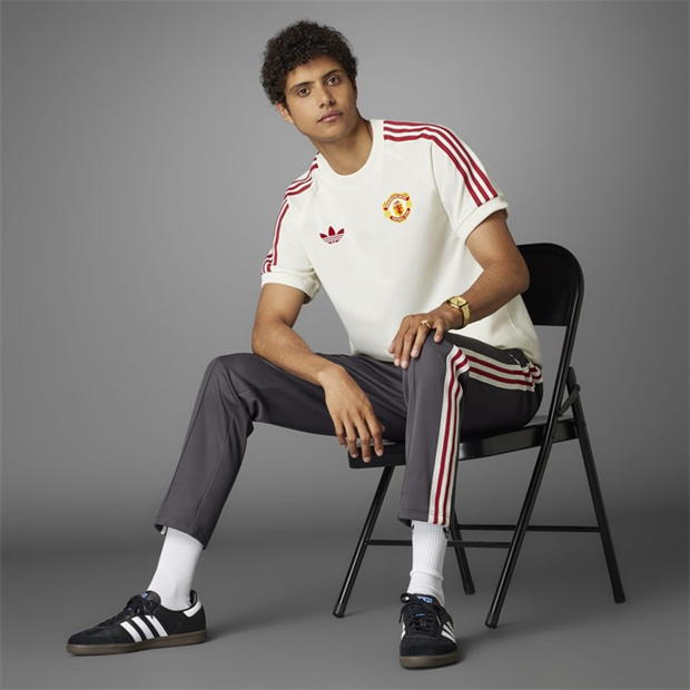 Tricou adidas Originals Manchester United Adicolor Classics 3-Stripes pentru adulti off alb